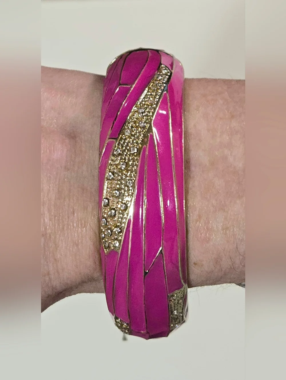 Nordstrom‎ Sequin NYC Pink Enamel & Sparkling Crystals Hinged Bangle NWT
